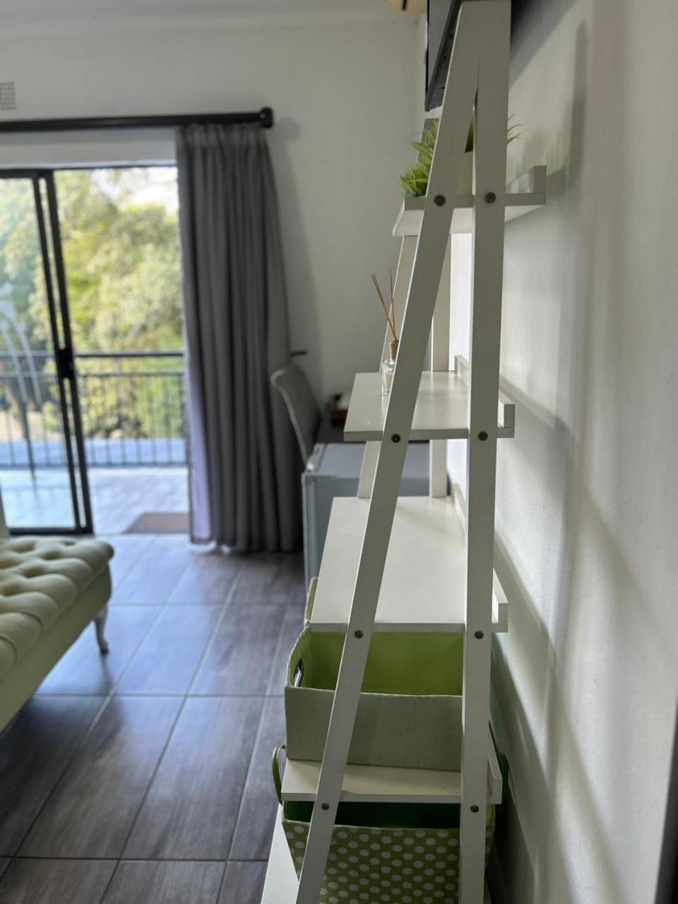 נלספרויט Calla Lily Guesthouse מראה חיצוני תמונה